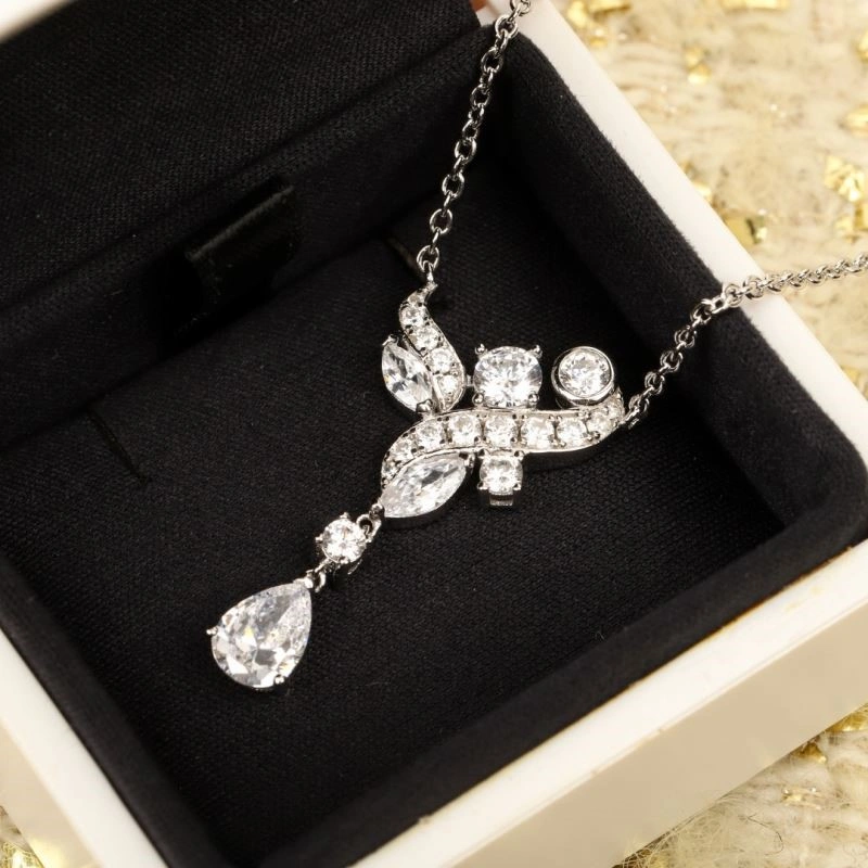 SmoothTexture De Bee Necklaces 209912