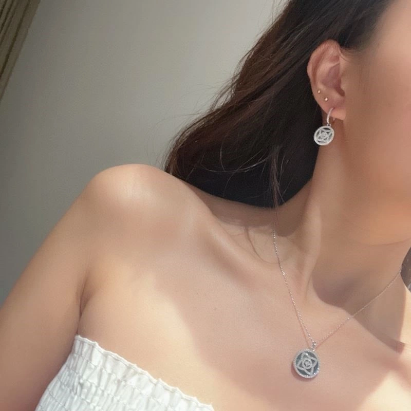 Elegant Debeers Earrings 208817