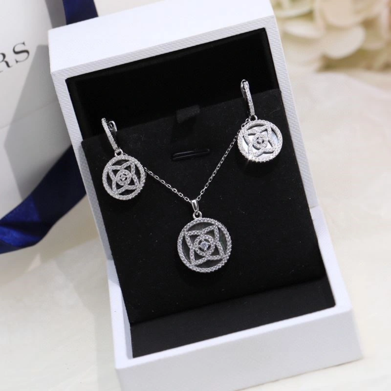Elegant Debeers Earrings 208817