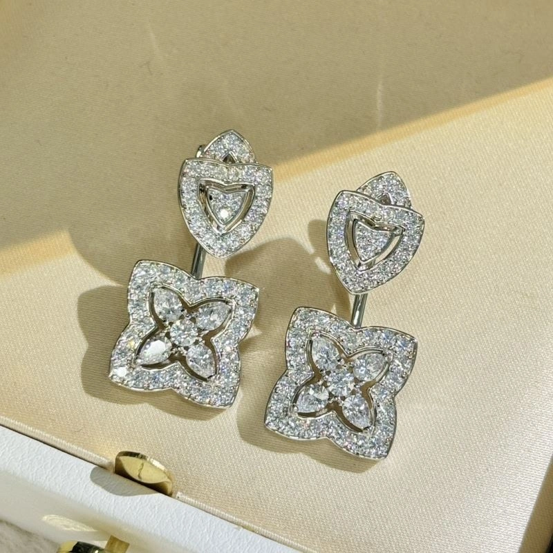 Sophisticated Debeers Necklaces 214644