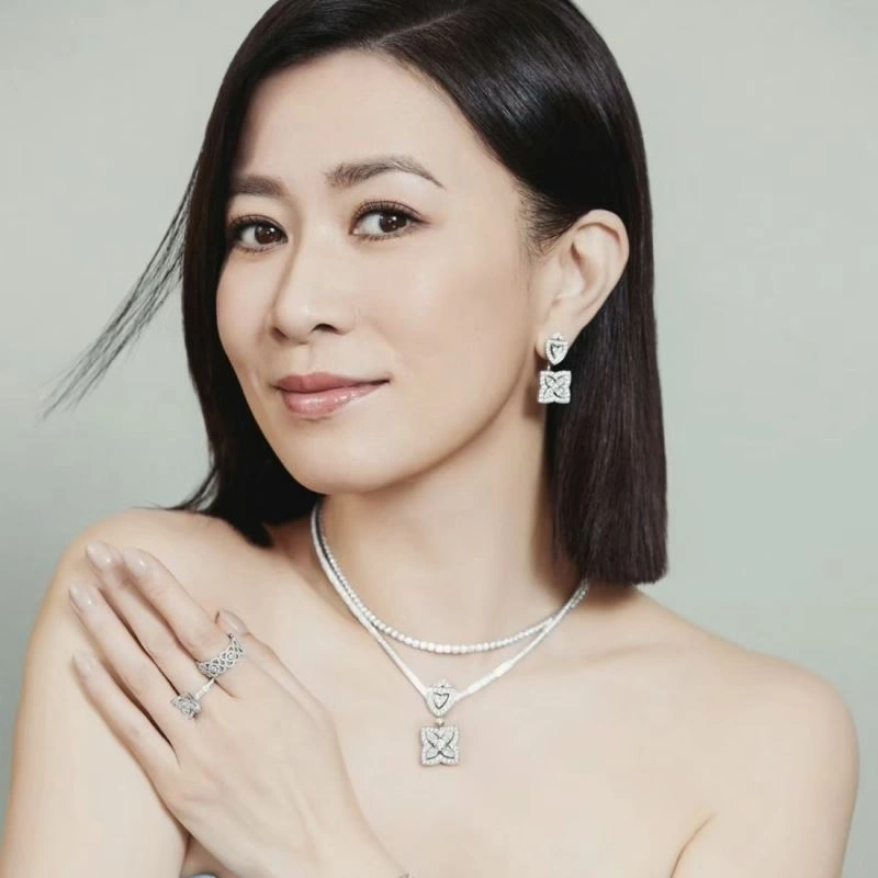 Sophisticated Debeers Necklaces 214644