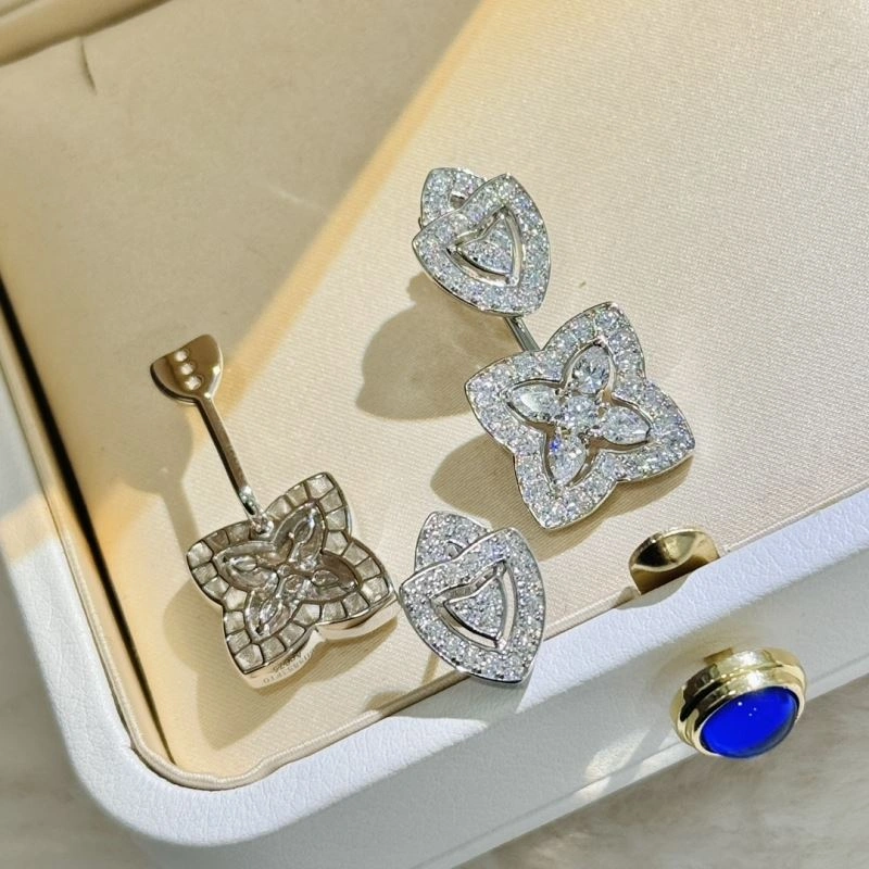 Sophisticated Debeers Necklaces 214644