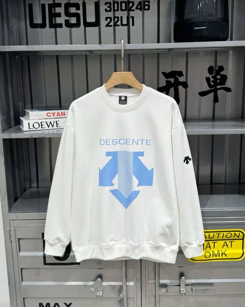 Versatile Descente Hoodies 163002