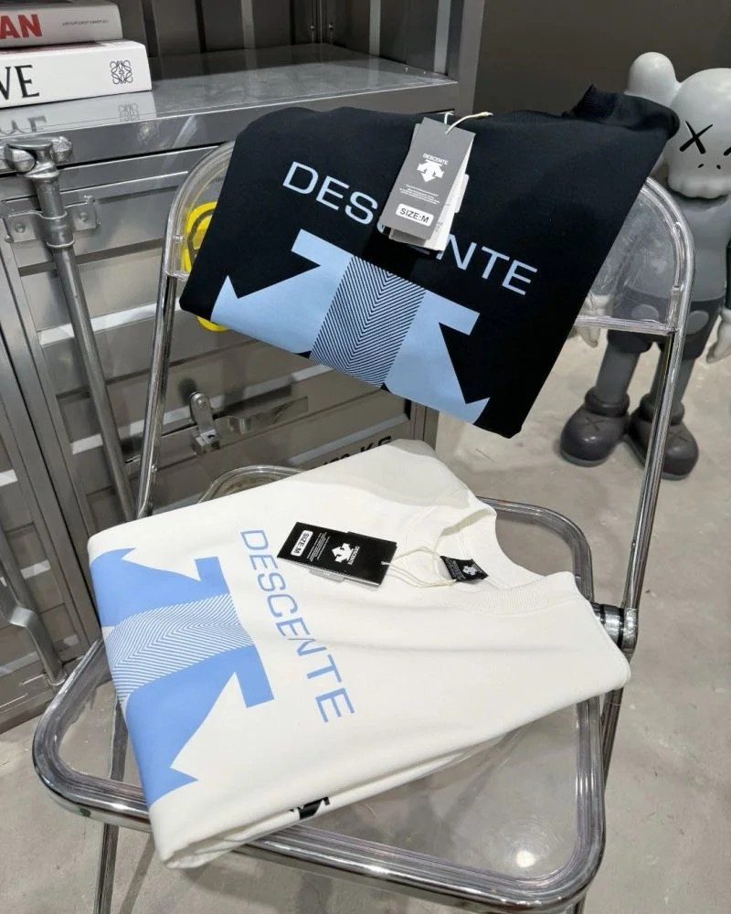 Versatile Descente Hoodies 163002