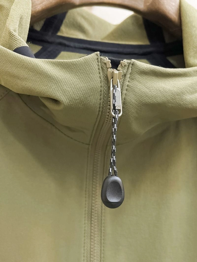 Lightweight Descente Outwear 161893
