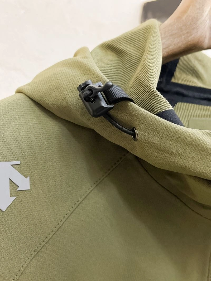 Lightweight Descente Outwear 161893