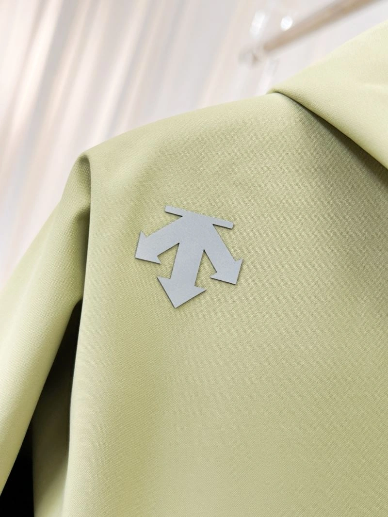 Trendsetting Descente Outwear 161870