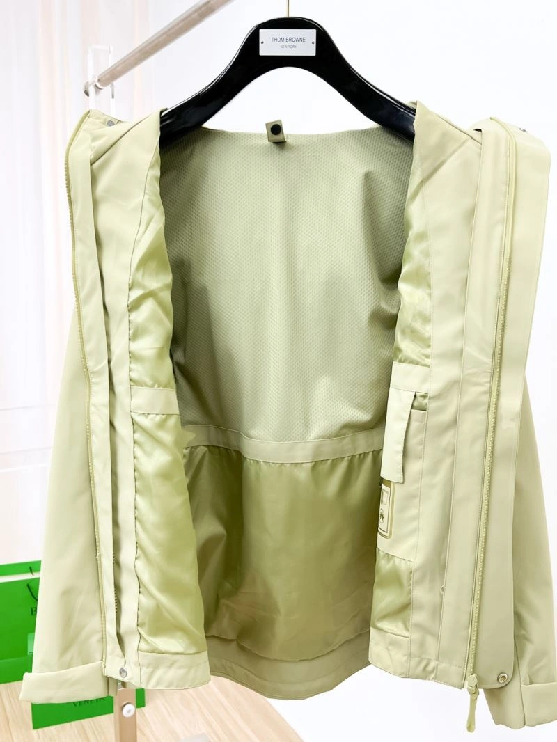 Trendsetting Descente Outwear 161870
