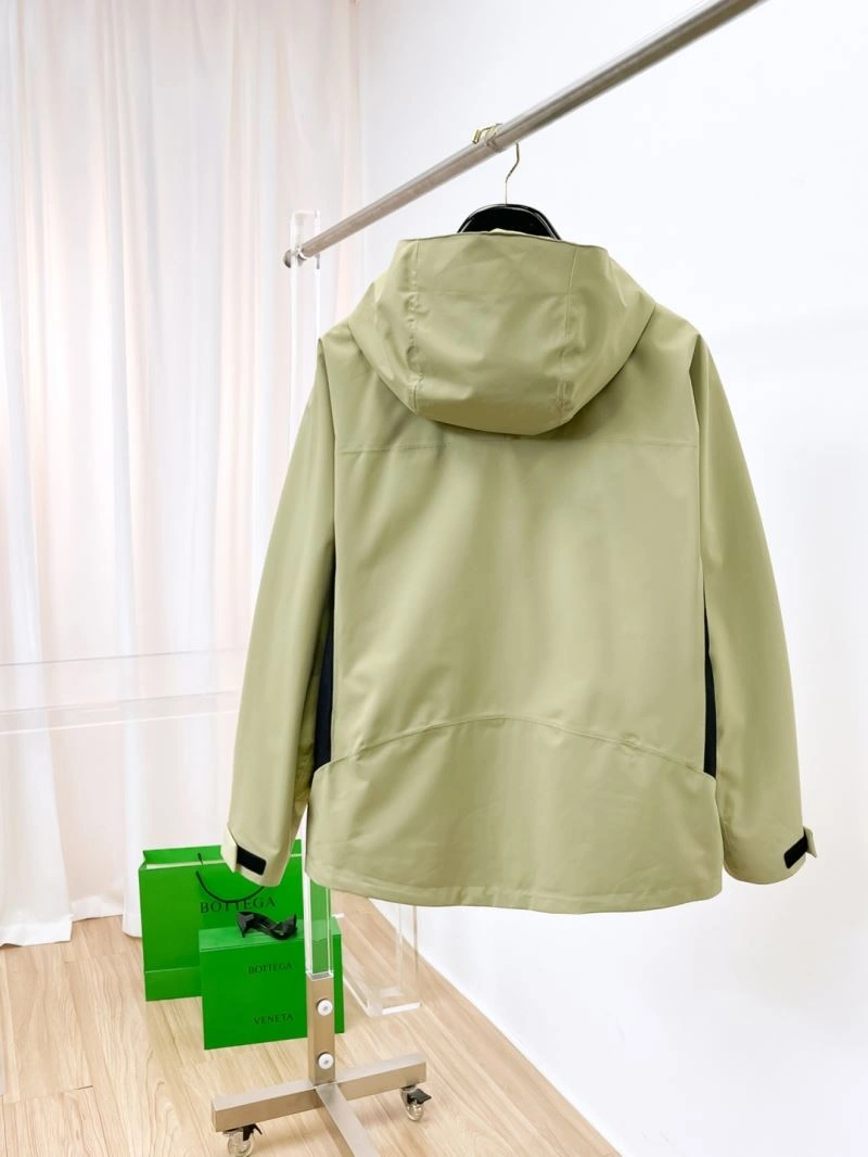 Trendsetting Descente Outwear 161870
