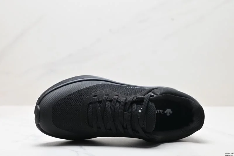 Supportive Descente Shoes 3646