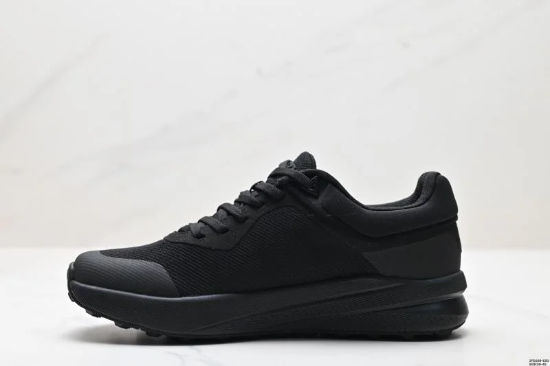 Supportive Descente Shoes 3646
