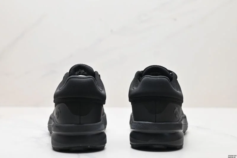 Supportive Descente Shoes 3646