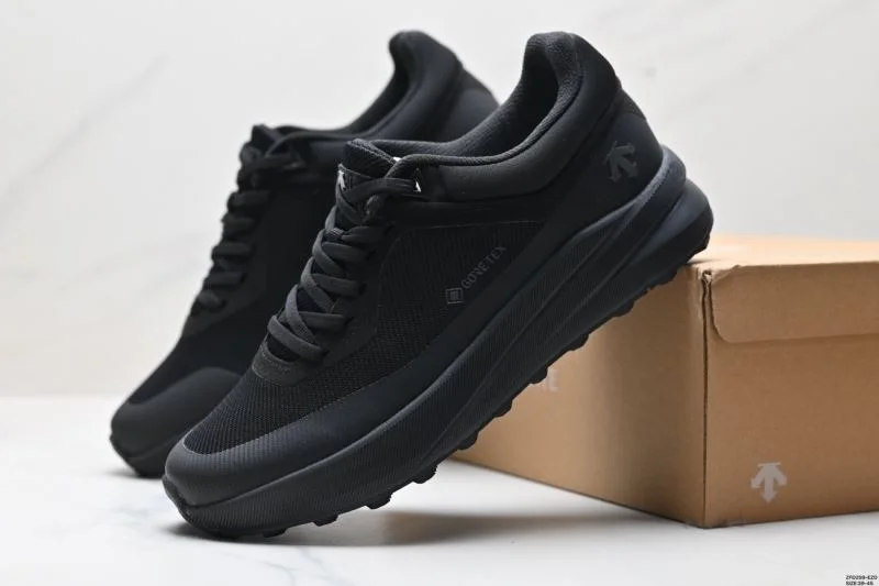 Supportive Descente Shoes 3646