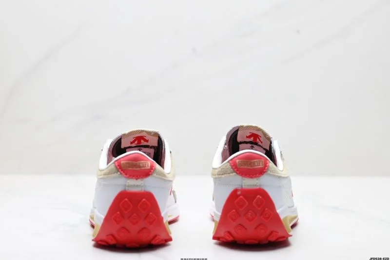 Descente Shoes Flexible 3569