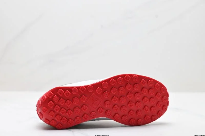 Descente Shoes Flexible 3569