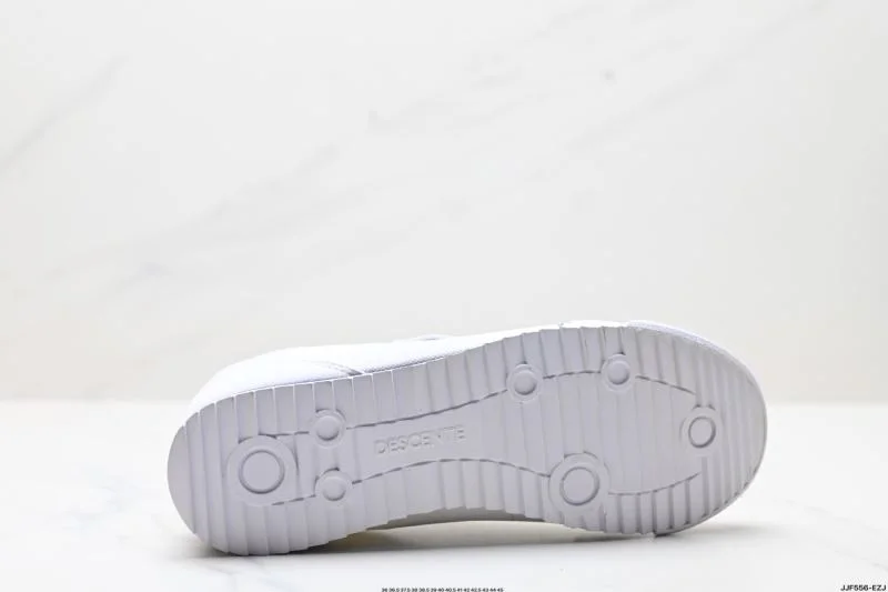 Descente Shoes WaterResistant 3578