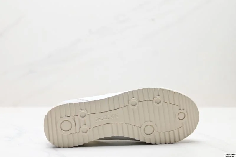 Trendy Descente Shoes 3557