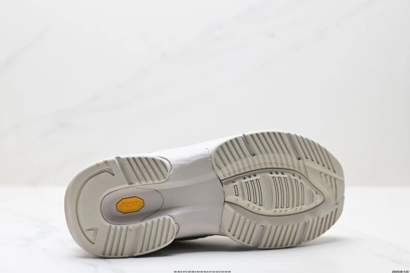 StreetReady Descente Shoes 2512