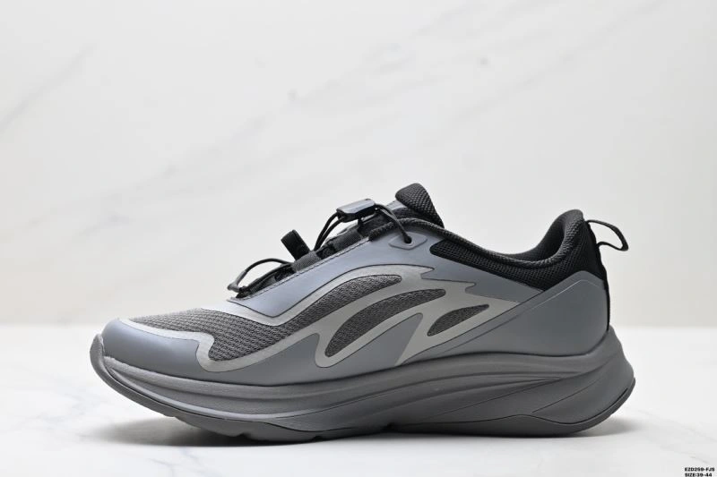 TechFriendly Descente Shoes 2498