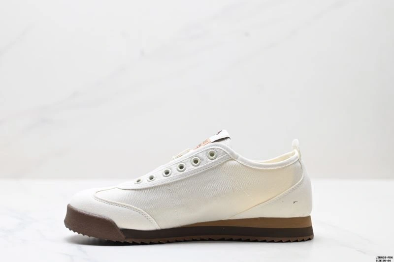 Descente Shoes Comfortable 2499