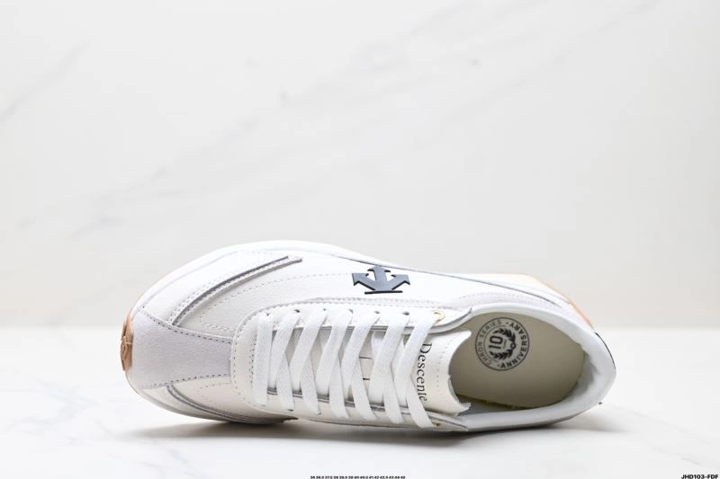 Descente Shoes WrinkleFree 2561