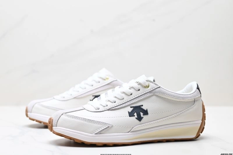 Descente Shoes WrinkleFree 2561