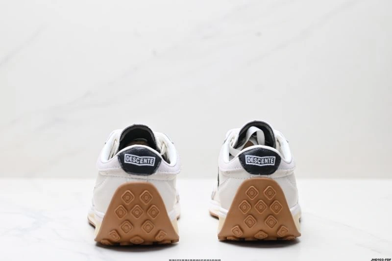 Descente Shoes WrinkleFree 2561