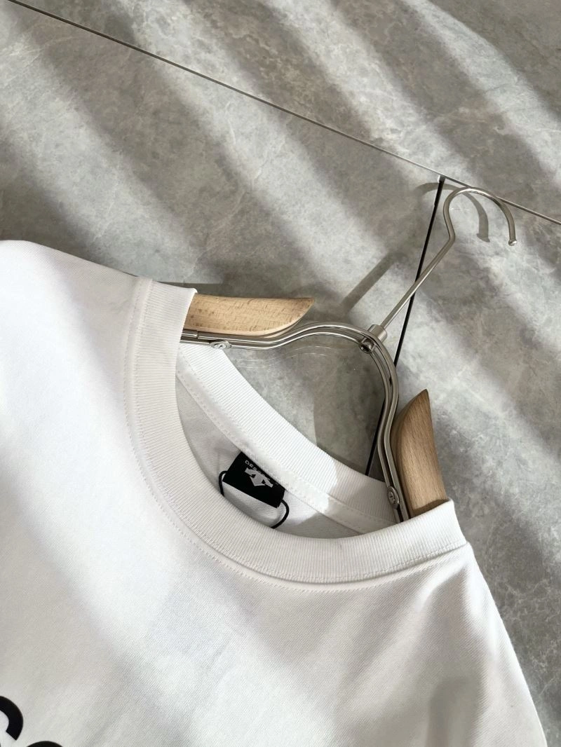 Versatile Descente T-Shirts 158595