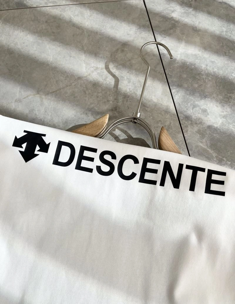 Versatile Descente T-Shirts 158595