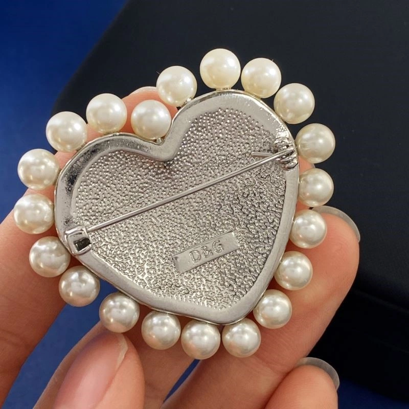 Timeless Dolce Gabbana Brooches 209936