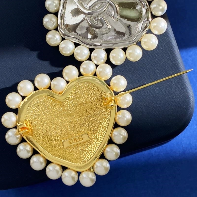 Timeless Dolce Gabbana Brooches 209936