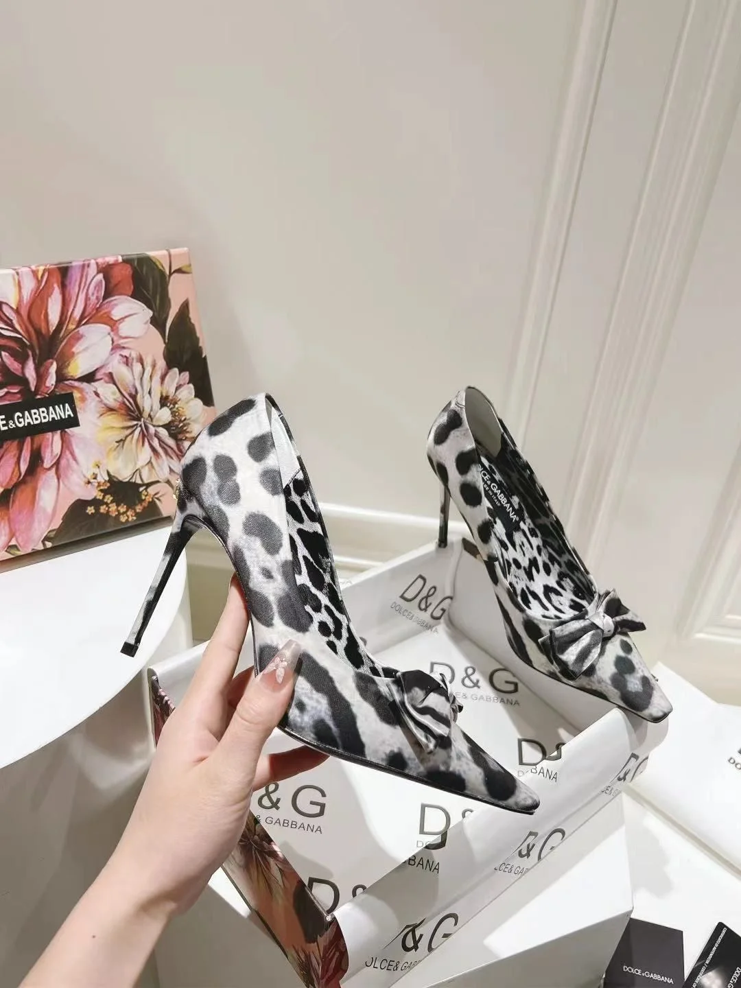Comfortable Dolce Gabbana Heeled Shoes 23000