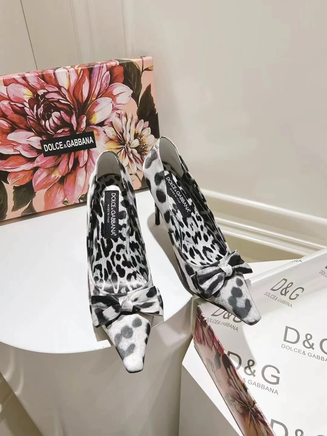 Comfortable Dolce Gabbana Heeled Shoes 23000