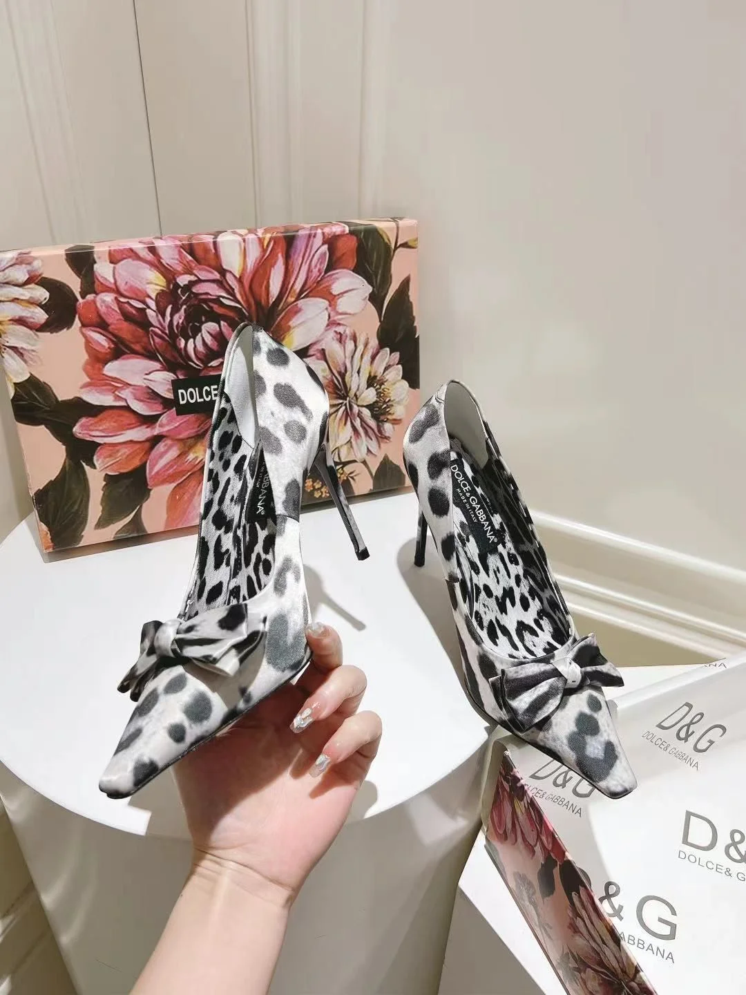 Comfortable Dolce Gabbana Heeled Shoes 23000