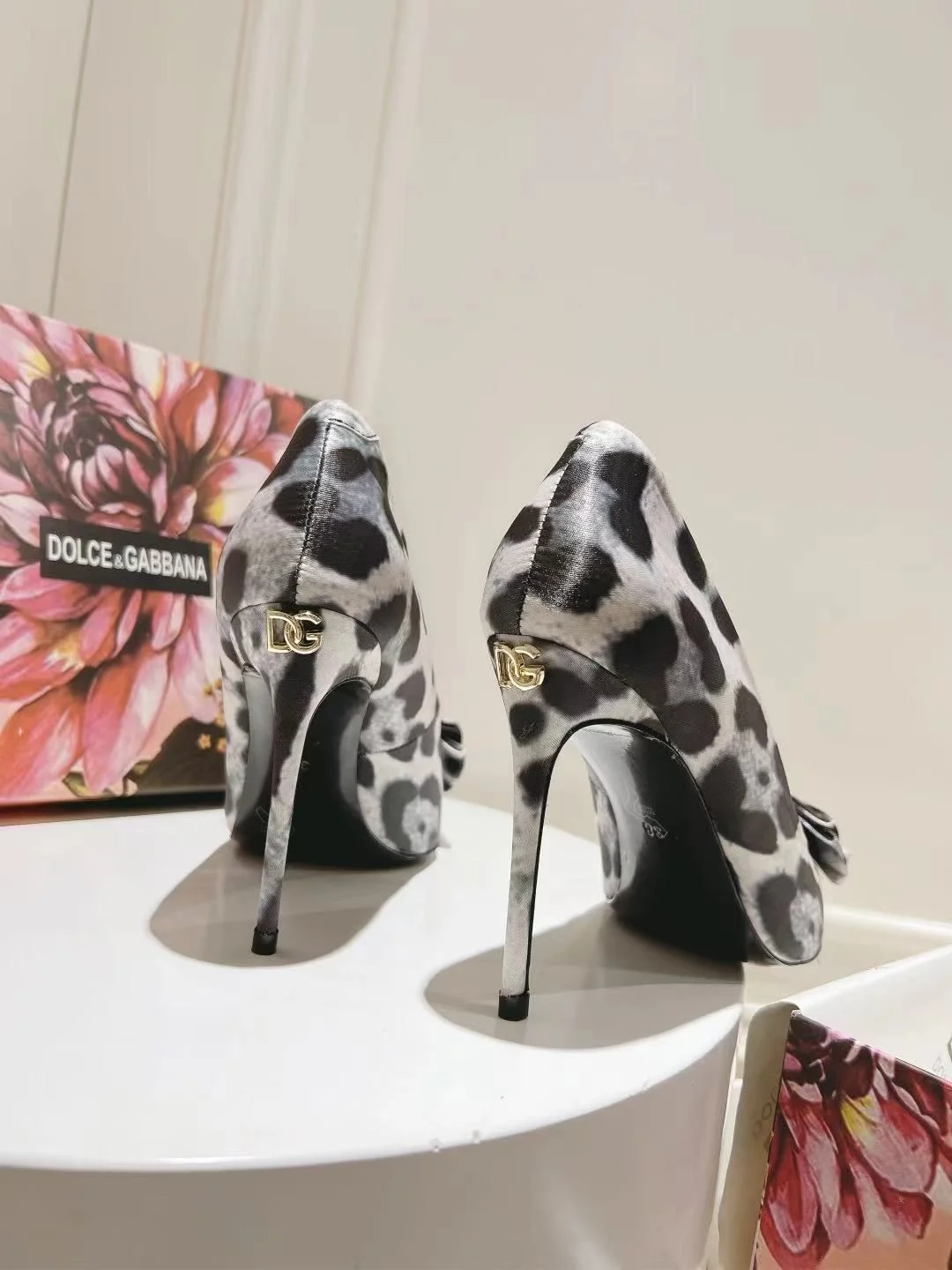 Comfortable Dolce Gabbana Heeled Shoes 23000