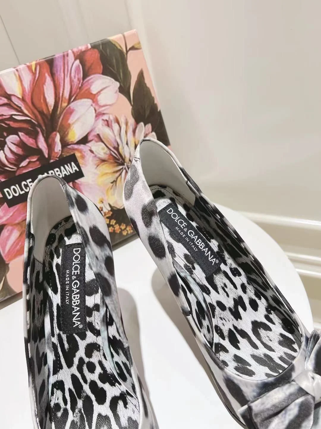 Comfortable Dolce Gabbana Heeled Shoes 23000