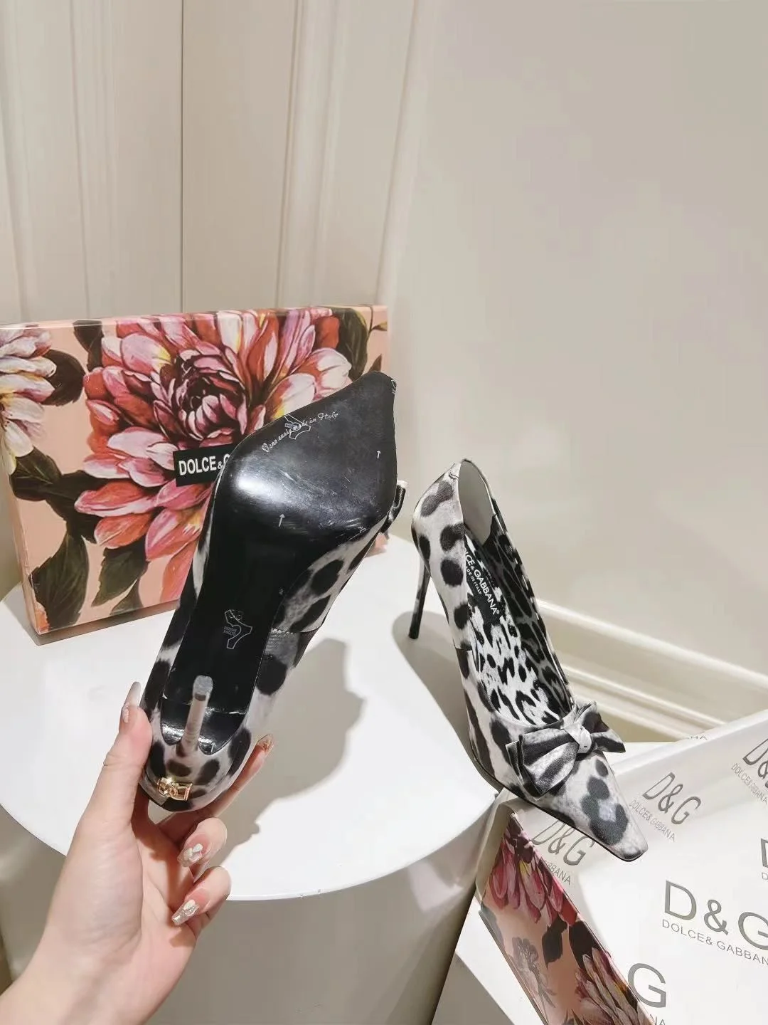 Comfortable Dolce Gabbana Heeled Shoes 23000