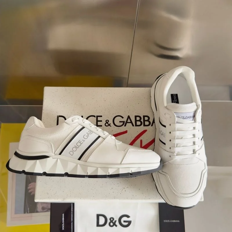 Timeless Dolce Gabbana Low Shoes 23061