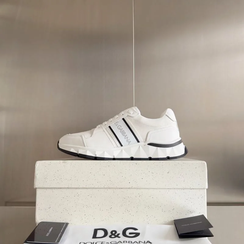Timeless Dolce Gabbana Low Shoes 23061