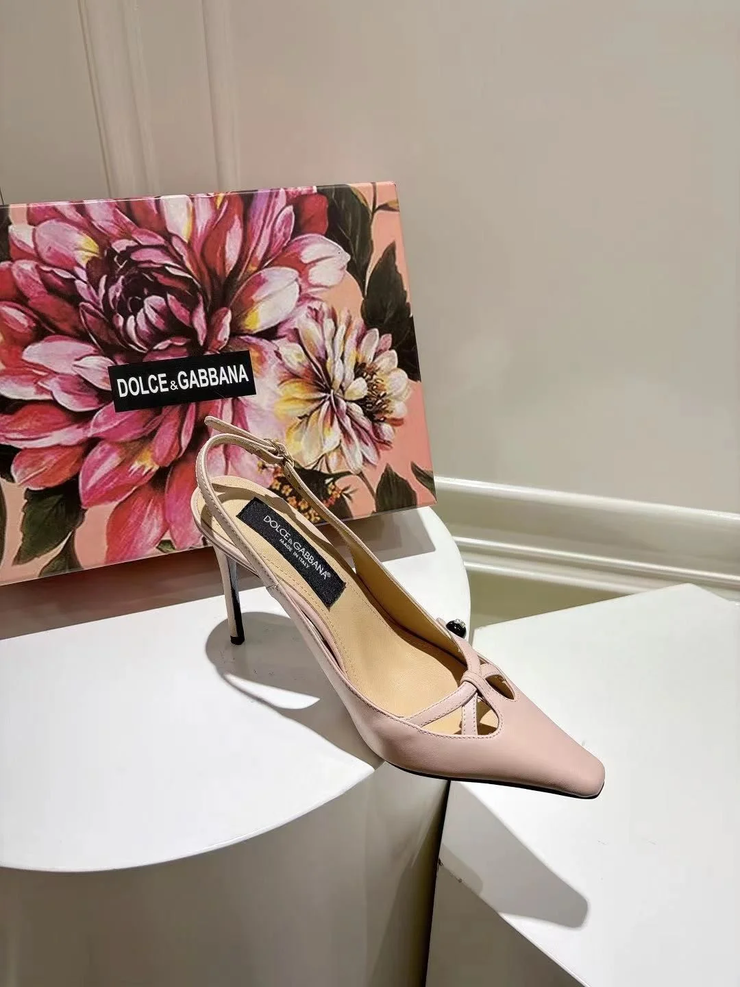 Trendy Dolce Gabbana Sandals 22961