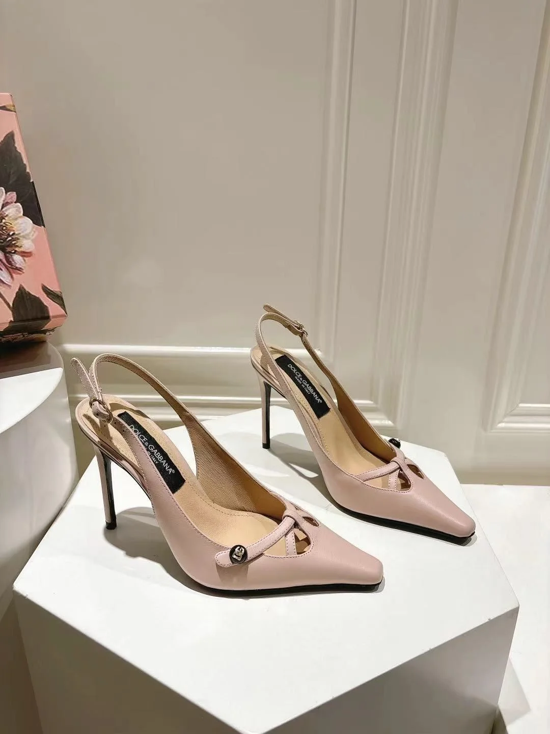 Trendy Dolce Gabbana Sandals 22961