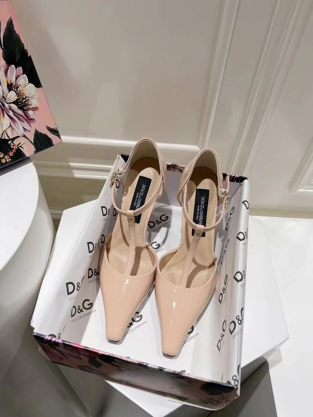 Sophisticated Dolce Gabbana Sandals 22970