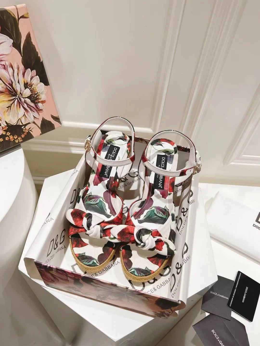Resilient Dolce Gabbana Sandals 23021