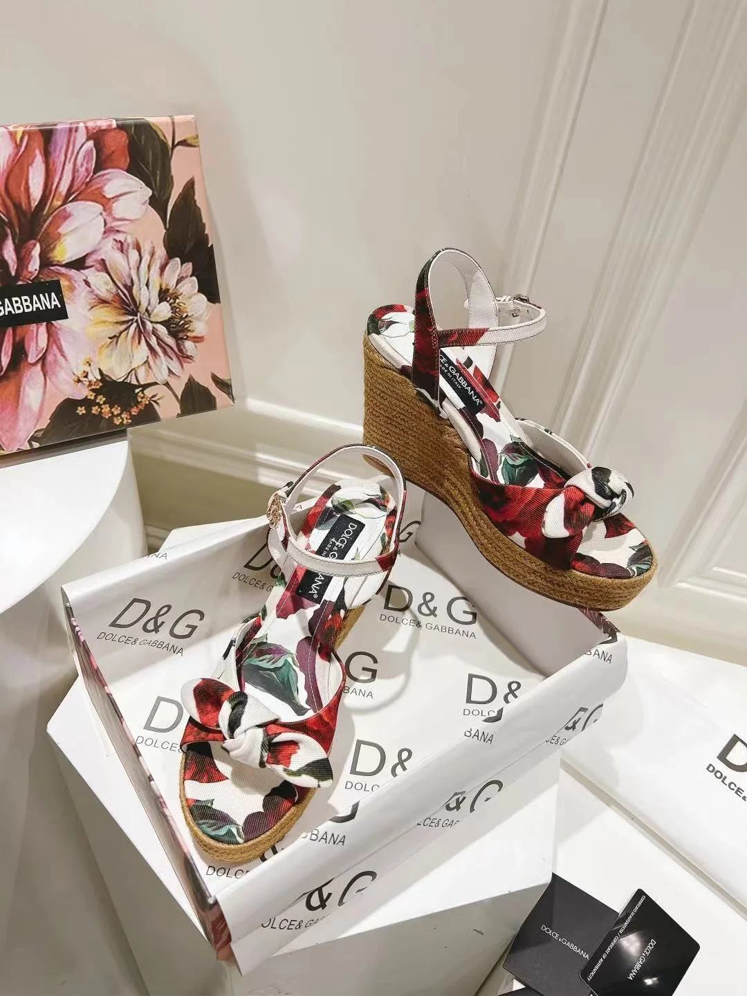 Resilient Dolce Gabbana Sandals 23021