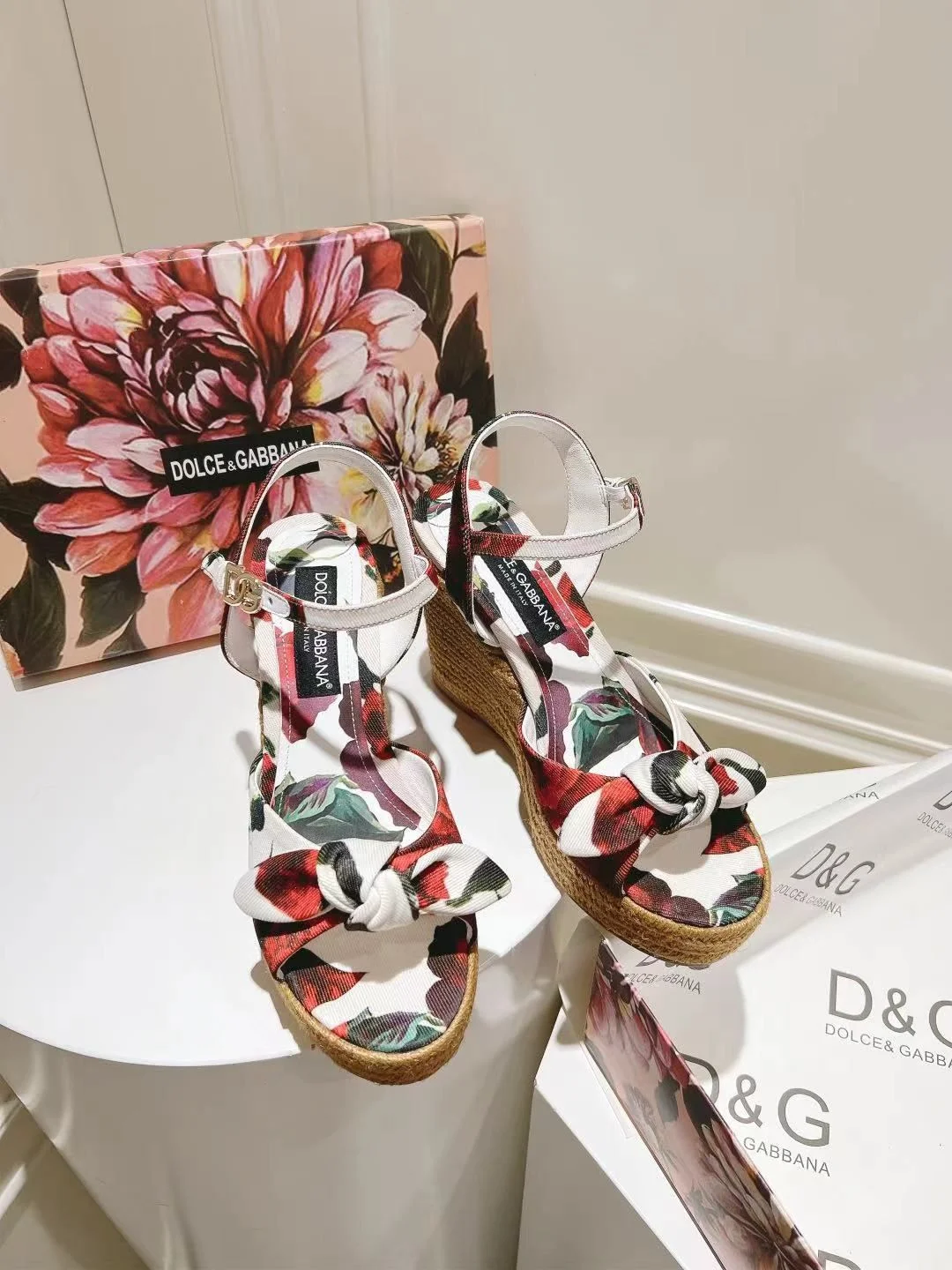 Resilient Dolce Gabbana Sandals 23021