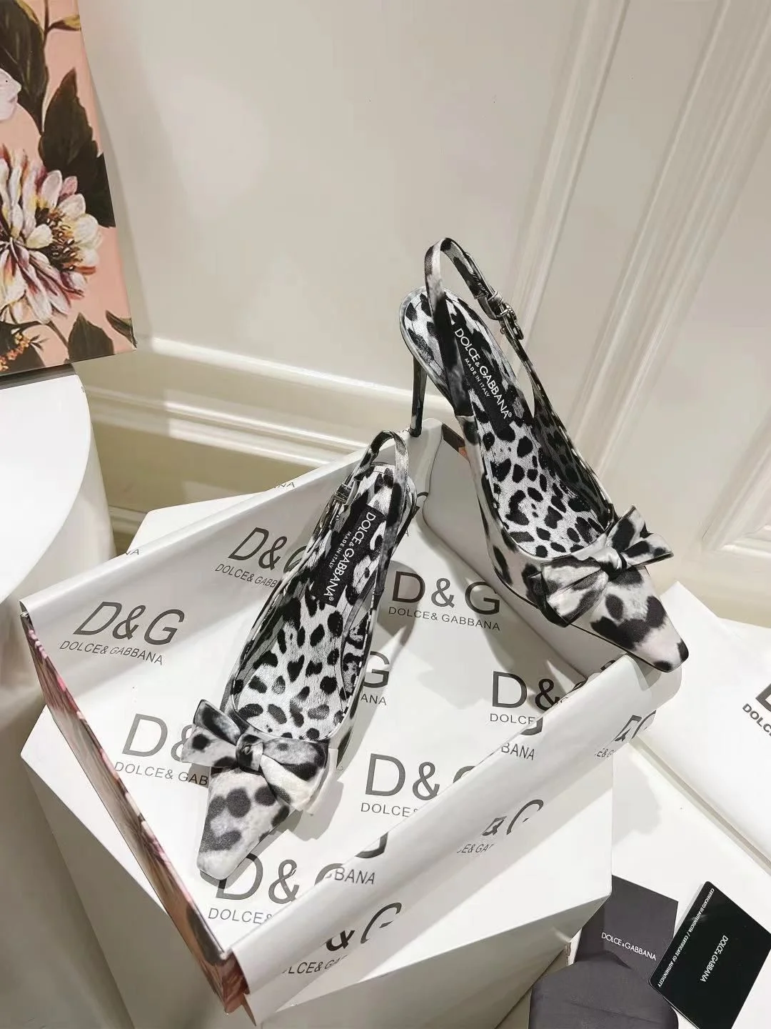 Dolce Gabbana Sandals Elegant 22965