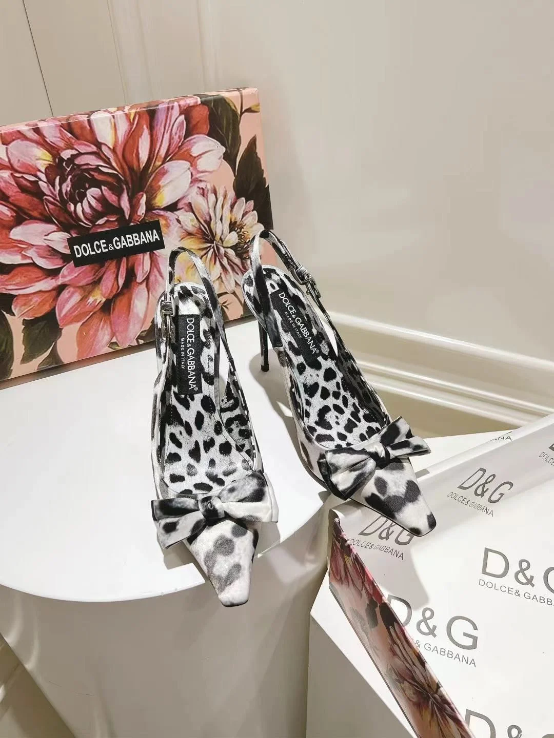 Dolce Gabbana Sandals Elegant 22965