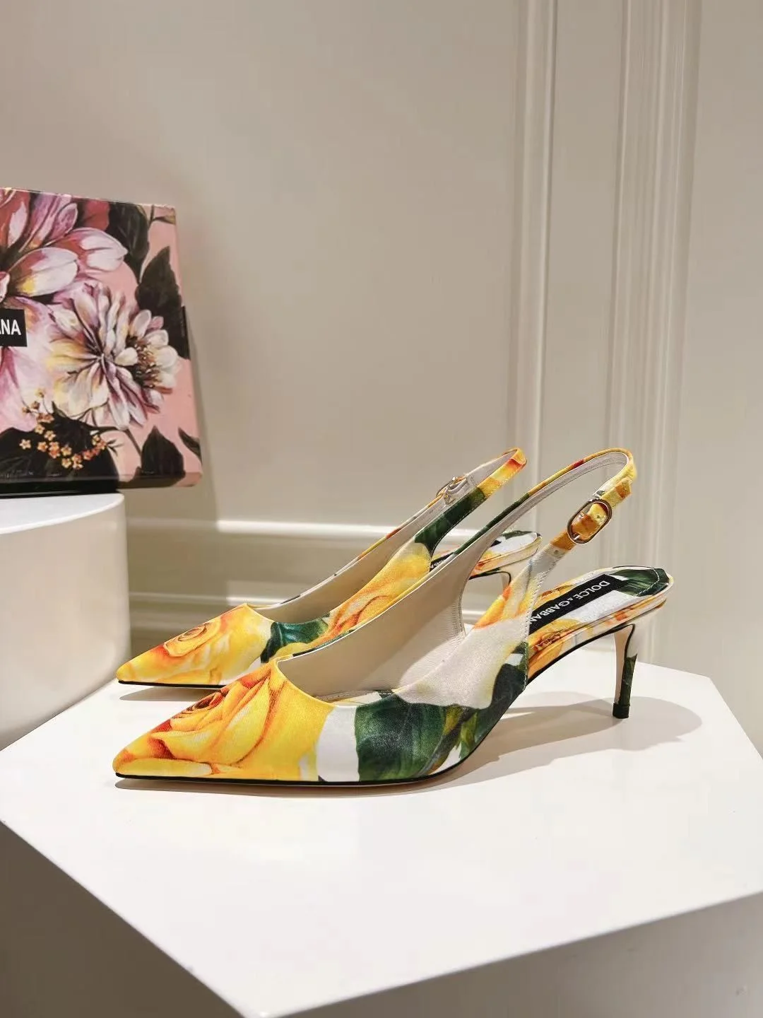 Bold Dolce Gabbana Sandals 22980