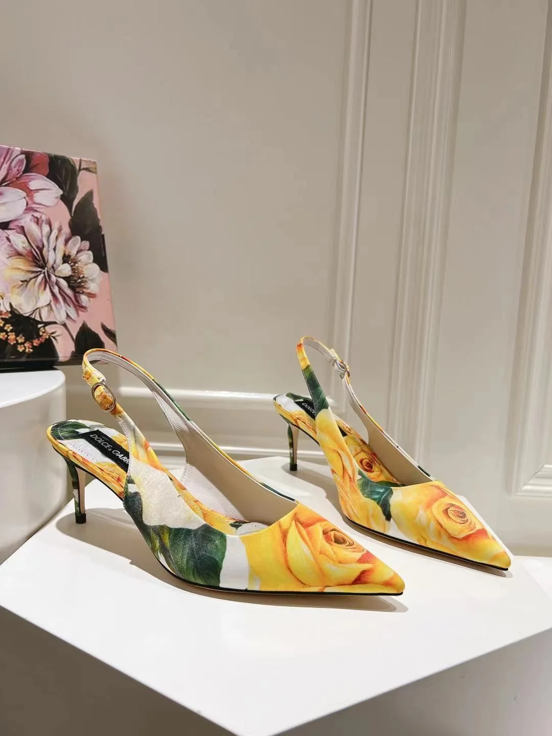 Bold Dolce Gabbana Sandals 22980