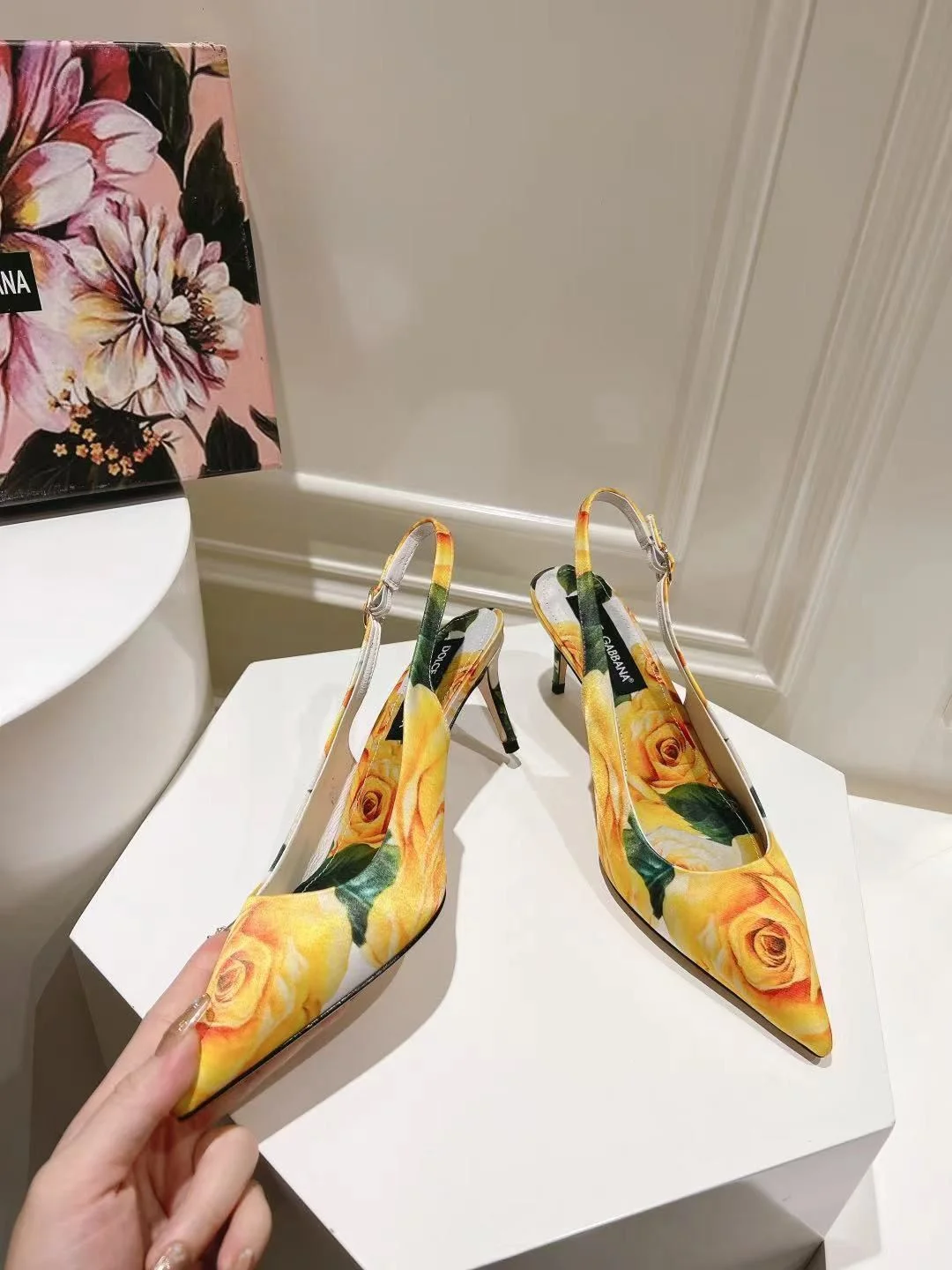 Bold Dolce Gabbana Sandals 22980